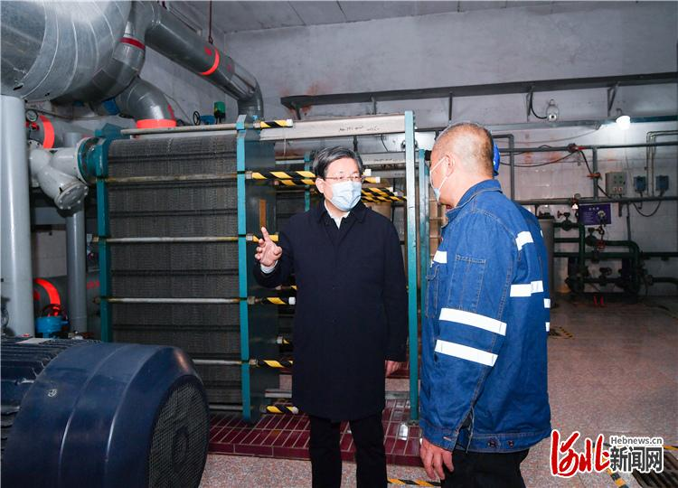 Íõ¶«·åÔÚʯ°µ·Ã¼ì²é¹©Å¯ÊÂÇ飺ʱ¿ÌÌåÌùÃñÉúÀäů(ͼ3) Íõ¶«·åÔÚʯ°µ·Ã¼ì²é¹©Å¯ÊÂÇ飺ʱ¿ÌÌåÌùÃñÉúÀäů(ͼ3)