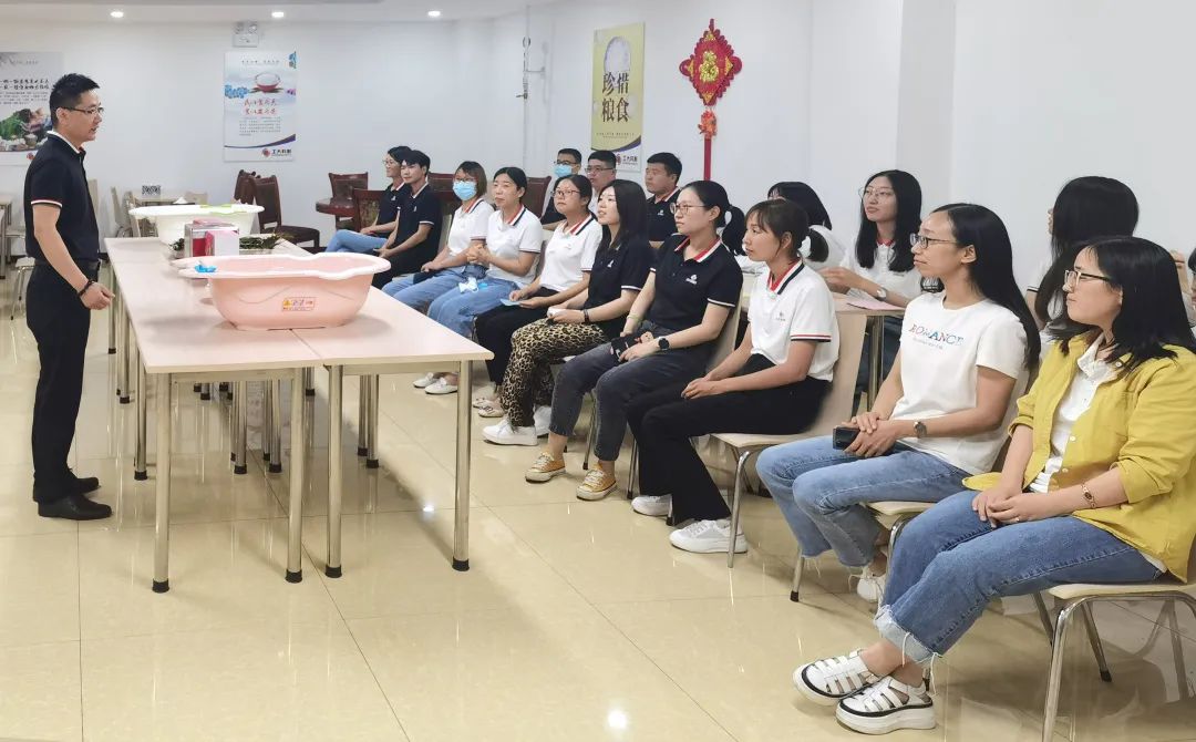 �������|�Ƿ����ʾ��С�Ũ�������Ʈ�㡱�����˶�(ͼ2)